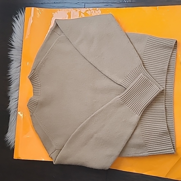 Nwt! Vince wide sleeve crew neck wool and cashmere blend sweater in oak buff - Picture 9 of 10